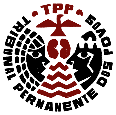 Foto de homem em um terreno arenoso manipulando uma ferramenta para construção do TVAP.